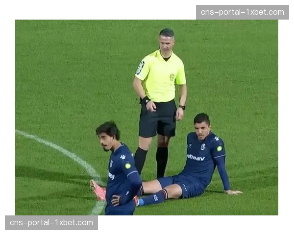 特写：终场哨响，为保级拼尽全力的达姆施塔特老将瘫倒在草皮上