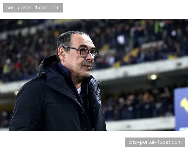 一位盲人球迷凭借电台解说“观看”欧冠，其故事被广泛传播